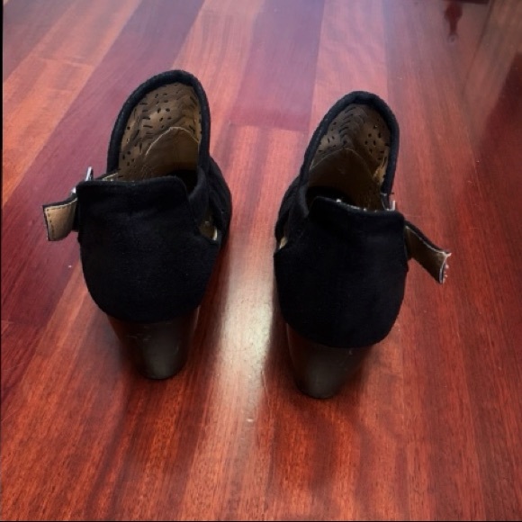 Qupid Comfortable Side Buckle Black Detailed Booties - Picture 3 of 4